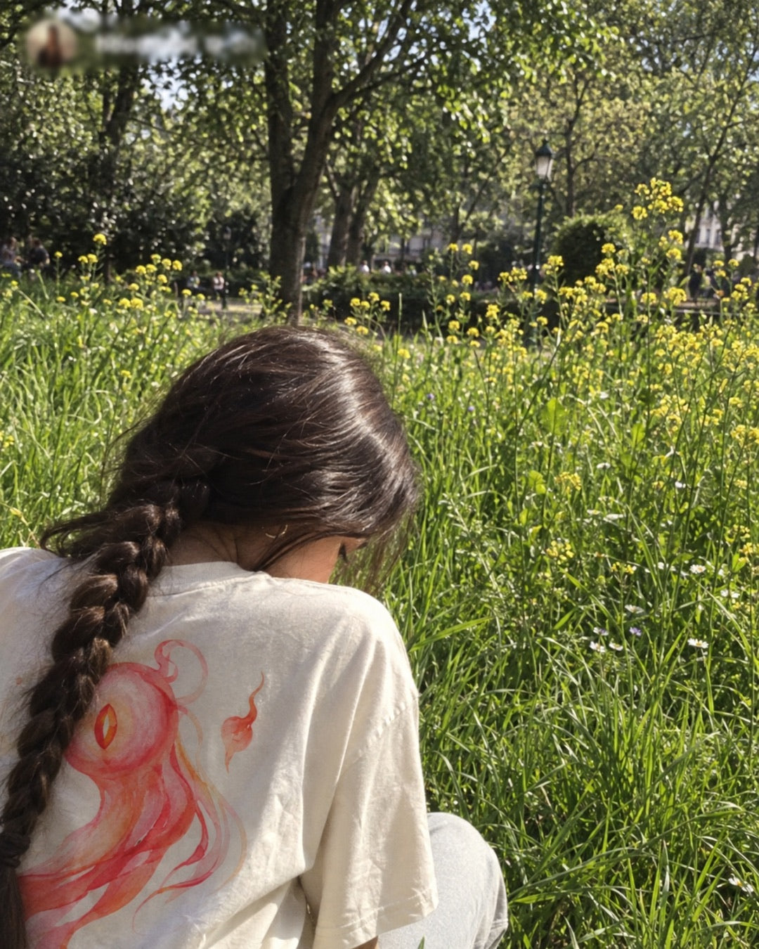 Wearer photographed from behind in the Novariv Hitodama sample